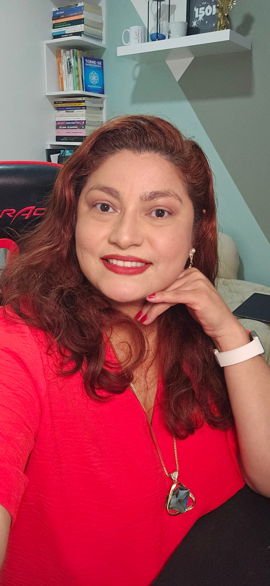 Juci Melo sorrindo
